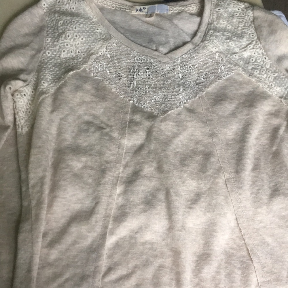 Brand new blouse. Never worn, perfect condition.